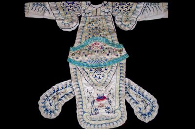 Ancien costume traditionnels de Théâtre Chinois - Robe d’Opéra Chinoise Brodée d’un Dragon Bleu et Blanc Ancien costume traditionnels de Théâtre Chinois - Robe d’Opéra Chinoise Brodée d’un Dragon Bleu et Blanc