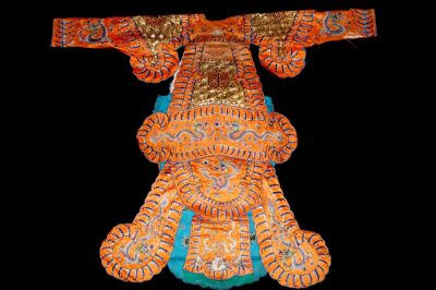 Ancien costume traditionnels de Théâtre Chinois - Tunique d’Opéra Impériale Orange au Dragon Ancien costume traditionnels de Théâtre Chinois - Tunique d’Opéra Impériale Orange au Dragon