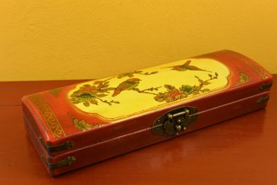 Longue Boite Chinoise en Bois Rouge et Jaune Oiseaux Longue Boite Chinoise en Bois Rouge et Jaune Oiseaux