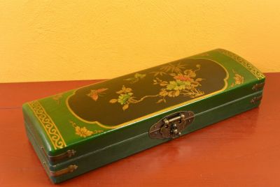 Longue Boite Chinoise en Bois Verte et Noire Papillons Longue Boite Chinoise en Bois Verte et Noire Papillons