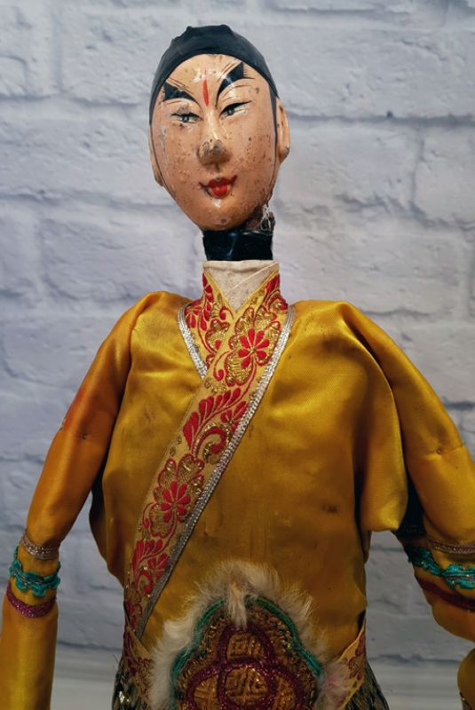 Alte chinesische Theater-Marionette - Fujian-Provinz - Mann / Gelbes Seidenkostüm 3