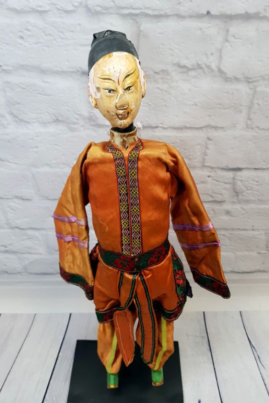 Alte chinesische Theater-Marionette - Fujian-Provinz - Mann / Orange Seidenkostüm 2