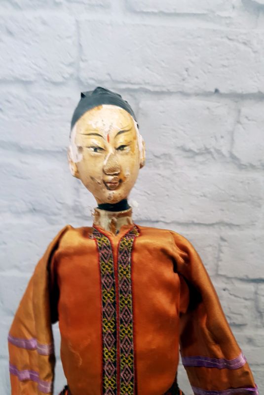 Alte chinesische Theater-Marionette - Fujian-Provinz - Mann / Orange Seidenkostüm 3