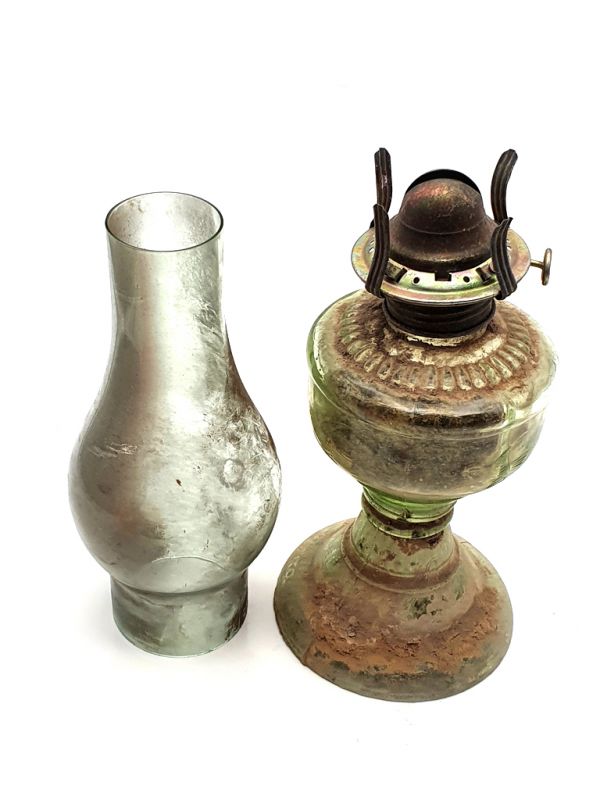 Ancient Chinese kerosene lamp 3 4