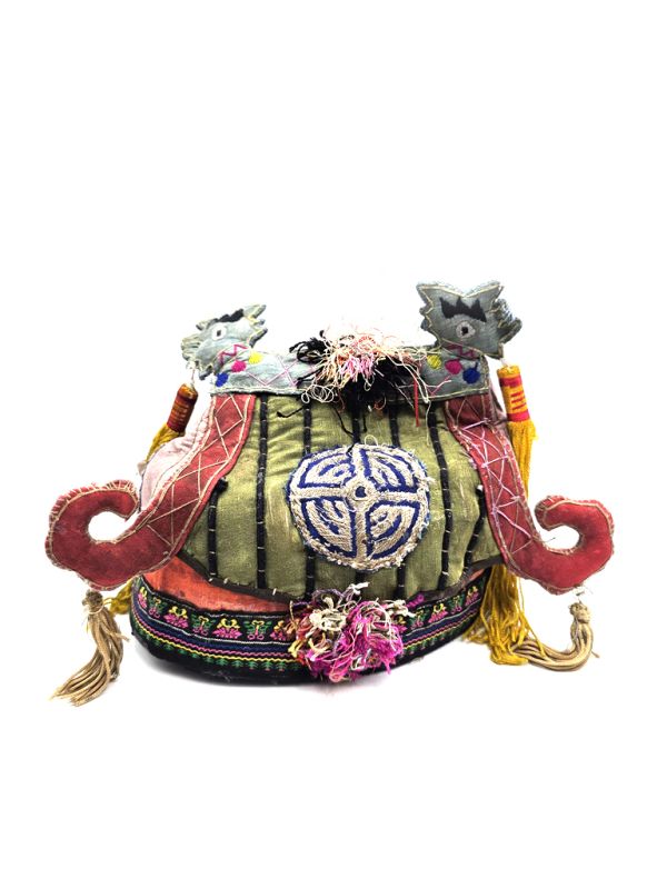 Ancient ethnic headdress of the Miao Minority - Children - The little house 1