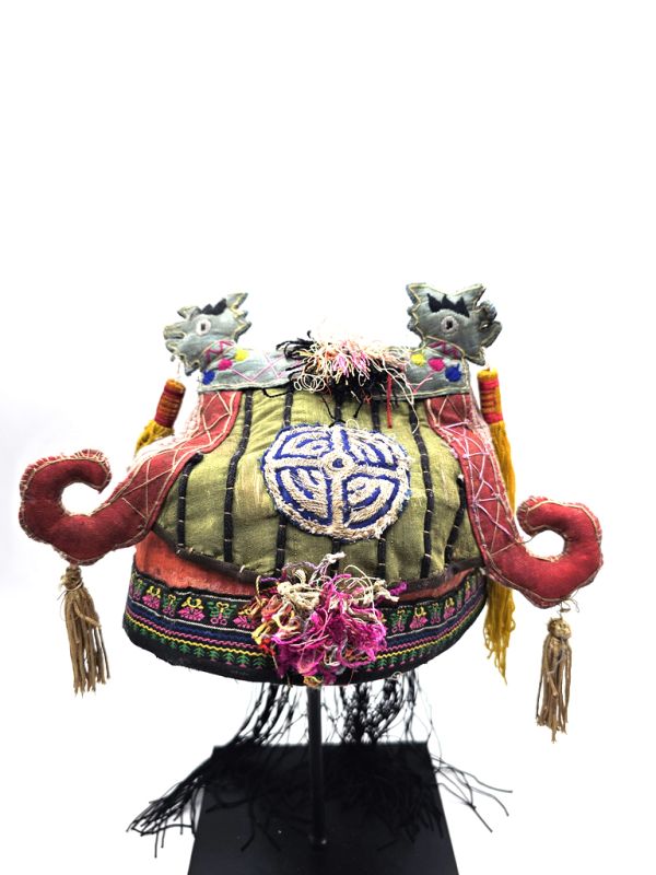 Ancient ethnic headdress of the Miao Minority - Children - The little house 2