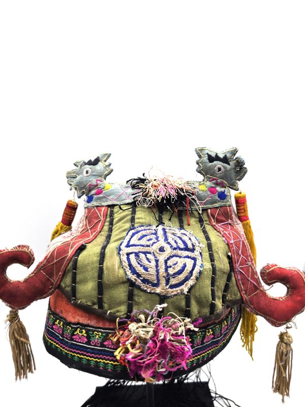 Ancient ethnic headdress of the Miao Minority - Children - The little house 3