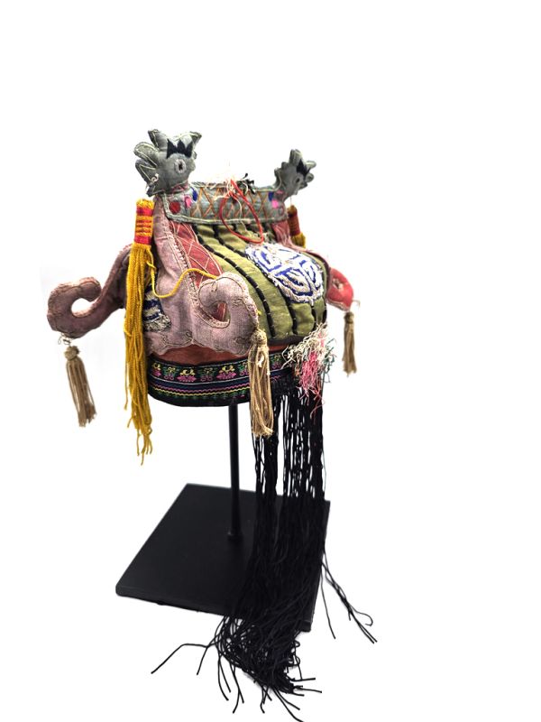 Ancient ethnic headdress of the Miao Minority - Children - The little house 4