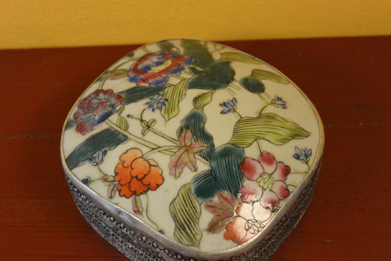 Asiatische Box Metall und Porzellan Blumen 2