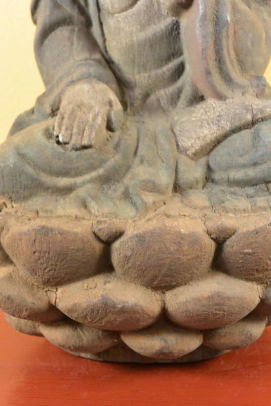 Asiatische Holzstatue Buddha im Gebet 3