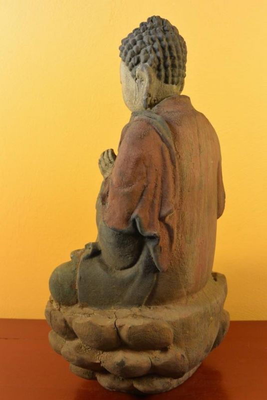 Asiatische Holzstatue Buddha im Gebet 5