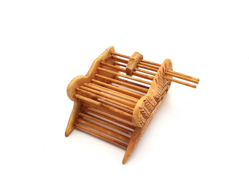 Chinese cricket cage in Bone Owls 4