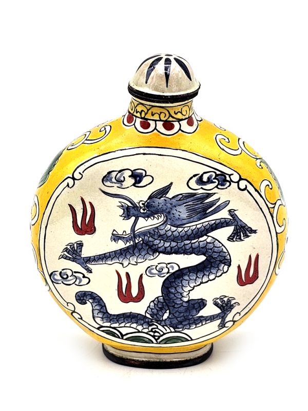 Chinese metal snuff bottles - The big dragon 1