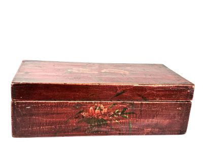 Chinesische Antiquität – Rote Holztruhe mit bemalten Blumen