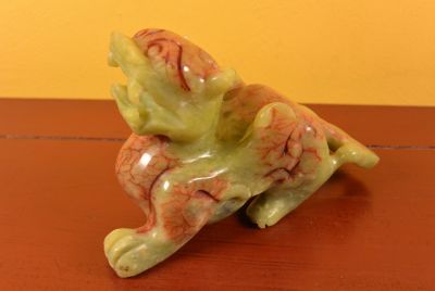 Chinesische Jade Pixiu Grün und Rot