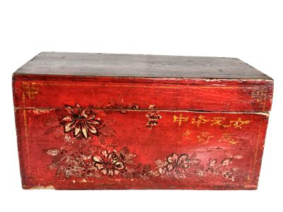 Coffre en Bois Rouge Traditionnel Chinois - Fleurs Ancestrales