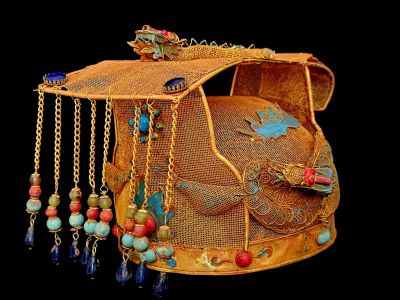 Coiffe Théâtrale Impériale de l’Empereur Qing aux Dragons et Émaux Turquoises Coiffe Théâtrale Impériale de l’Empereur Qing aux Dragons et Émaux Turquoises