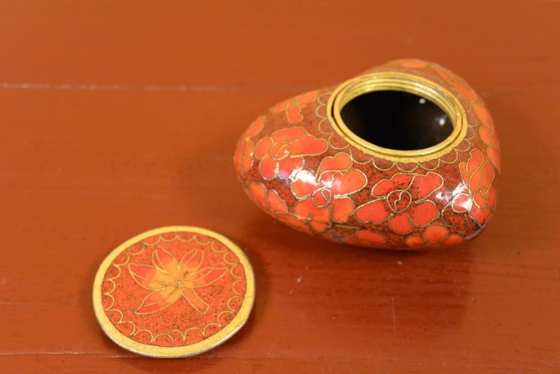 Grosse Cloisonne-Dose Rot Herz 5