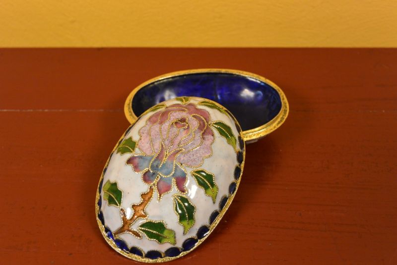 Grosse Cloisonne-Dose Weiß Blumen 4