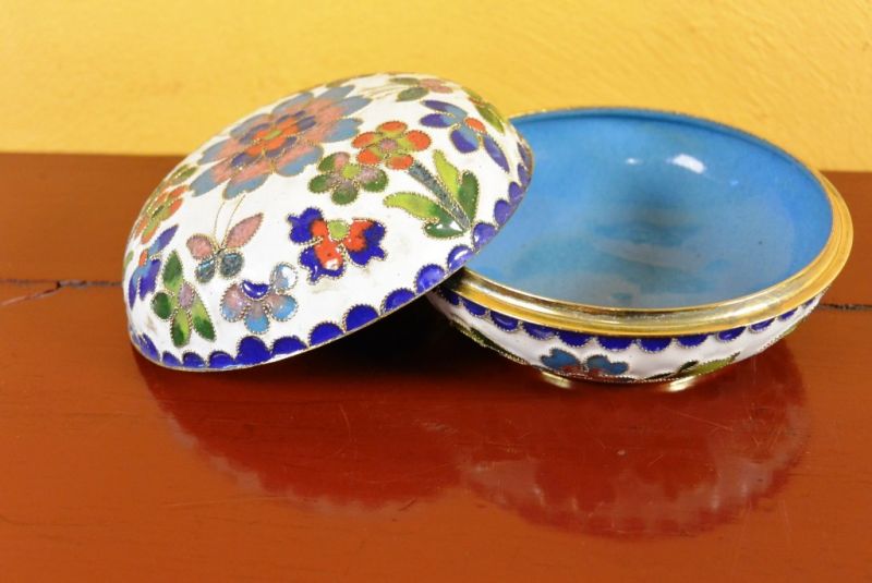 Grosse Cloisonne-Dose Weiss 2