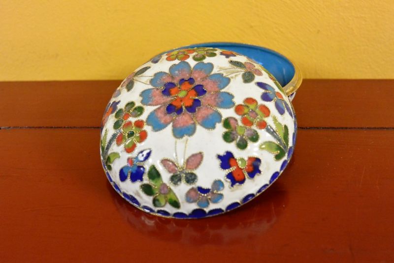 Grosse Cloisonne-Dose Weiss 5