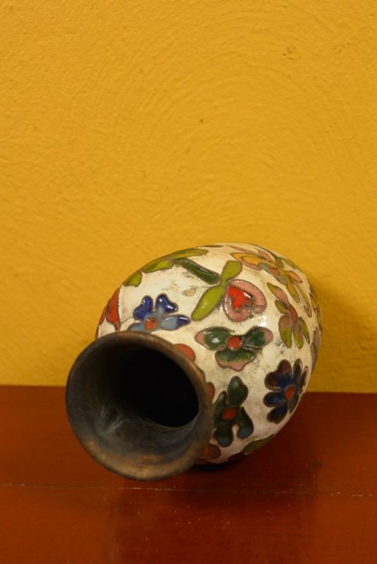 Kleine Chinesische Vase in Cloisonné Weiß Blumen 4