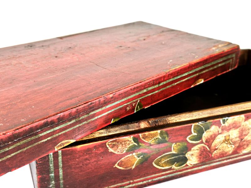 Old Chinese wooden chest - Red - Flowers 3