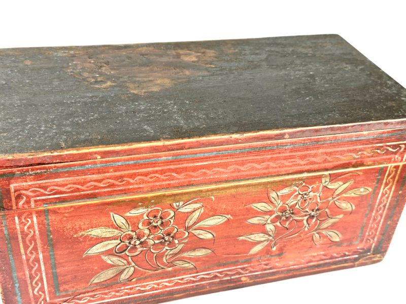 Old Red Wooden Chest - Traditional Chinese Flowers 2