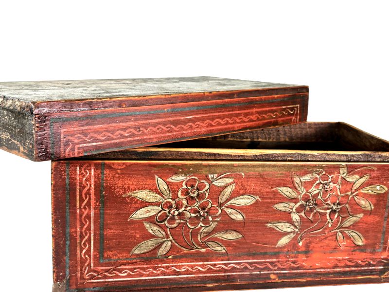 Old Red Wooden Chest - Traditional Chinese Flowers 4