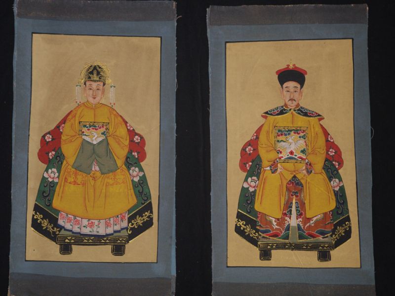 Pequeña Pareja de ancestros Chinos Pintura China Amarillo Imperial 1