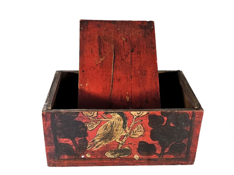 Traditional Red Wooden Chest - Birds and Flowers of the Dynasty 4