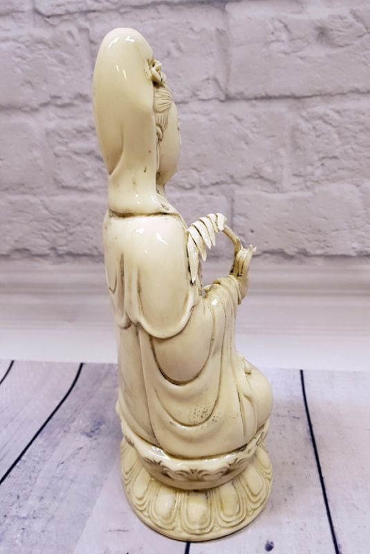 Weiße chinesische Statue - Porzellan Dehua - Göttin Meditation Position 4