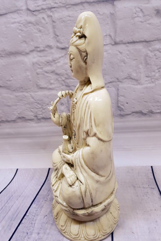 Weiße chinesische Statue - Porzellan Dehua - Göttin Meditation Position 5